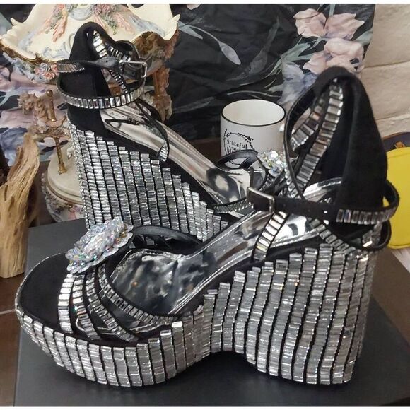 BNIB~AZALEA WANG Rosalia Black & Silver Platform Sparkle Wedge Heel Sandals Sz 1 - Picture 2 of 11